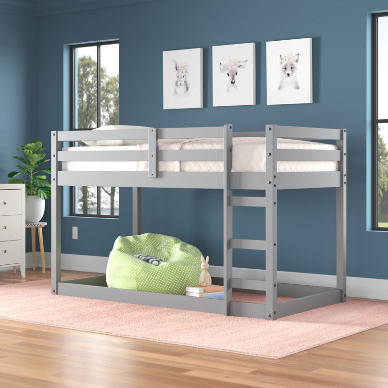 Lit mezzanine bas en bois massif Koehn par Harriet Bee, Gris