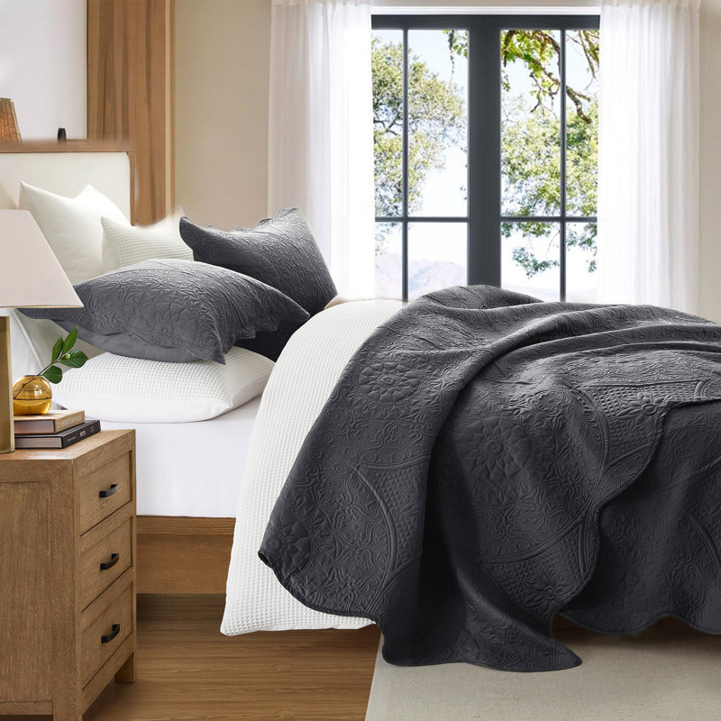 Ensemble de courtepointe en microfibre à motif floral embossé, Charcoal, Grand couvre-lit + 2 taies d'oreiller standard