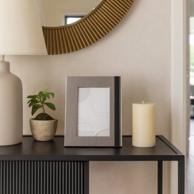 Cadre photo moderne en résine avec motif de lignes - Cadres décoratifs pour l'entrée ou la chambre à coucher - Noir et blanc