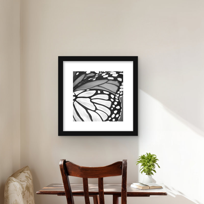 «Butterfly Wings Gros plan», reproduction encadrée monochrome blanche, Noir, H 16 po x l 16 po
