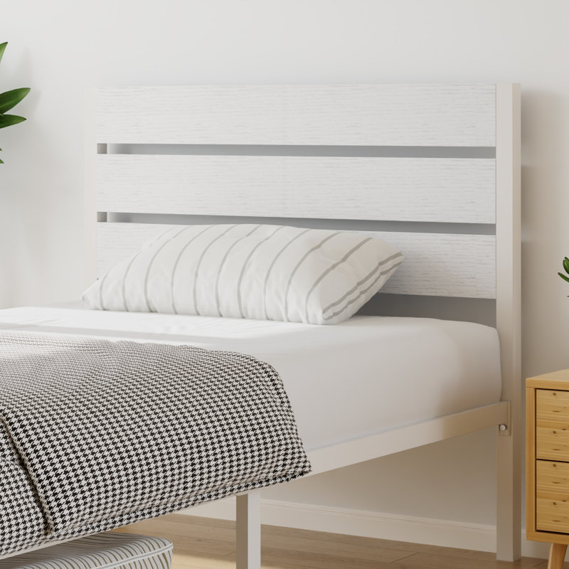 Ensemble de lit de style campagnard rustique 2 pièces Sakari, cadre de lit plateforme en métal 2 pièces avec tête de lit en bois, sommier avec support à lattes en métal robuste, aucun sommier requis