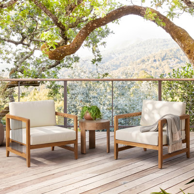 Fauteuil de patio en bois d'acacia avec accents de corde et coussins profonds Dravik