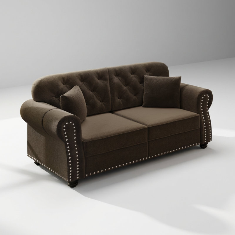 Canapé en velours de 63 pouces avec garniture cloutée et accoudoirs roulés, design Chesterfield moderne de style Mid-Century avec dossier capitonné, comprend deux coussins décoratifs