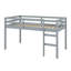 Lit mezzanine en bois avec échelle-426432111