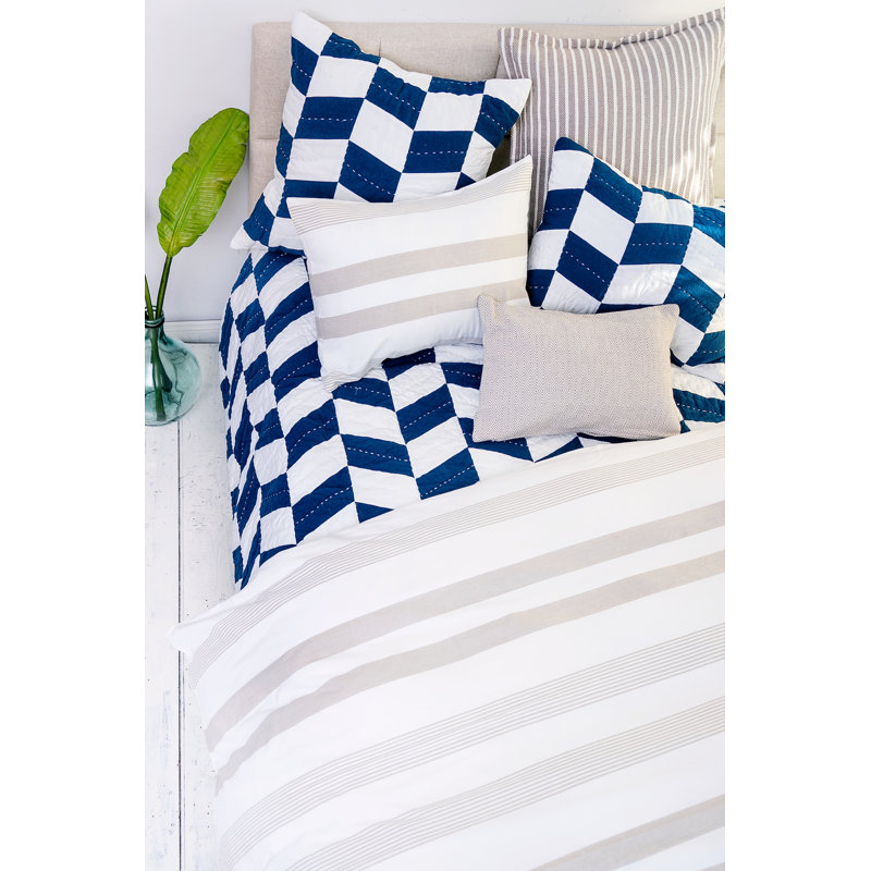 Full White and Indigo Reversible Cotton Quilt Set