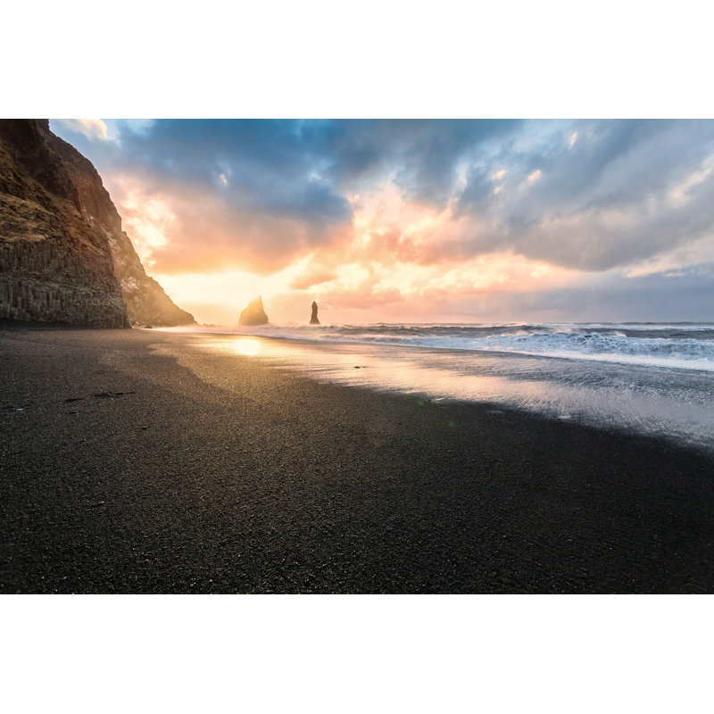 Black Sand Beach par - Photographie de toile tendue, H 8 po x l 12 po