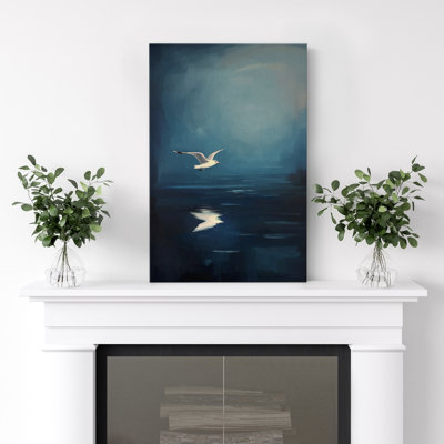 «Flying Seagull Over Water», impression sur toile - décor côtier bleu serein pour la salle de bain ou la chambre à coucher
