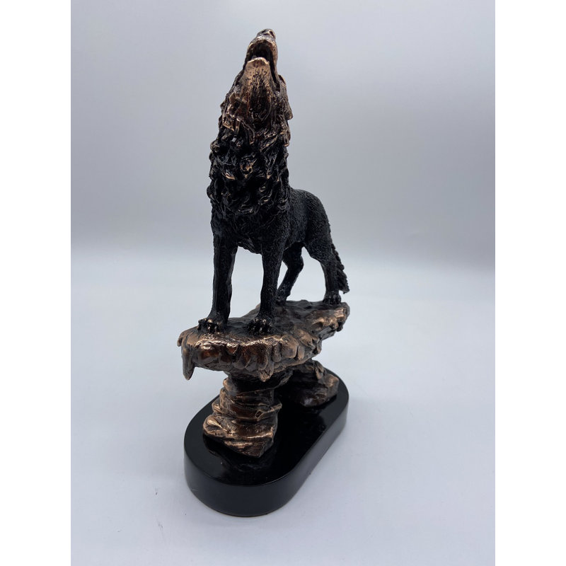 Sampson loup sur un rocher