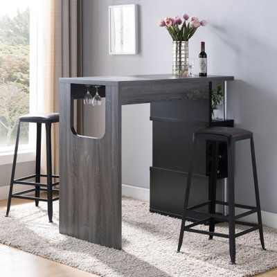 Deux tables de bar avec porte-verres à vin et trois tablettes pour un bar à la maison élégant, gris et noir