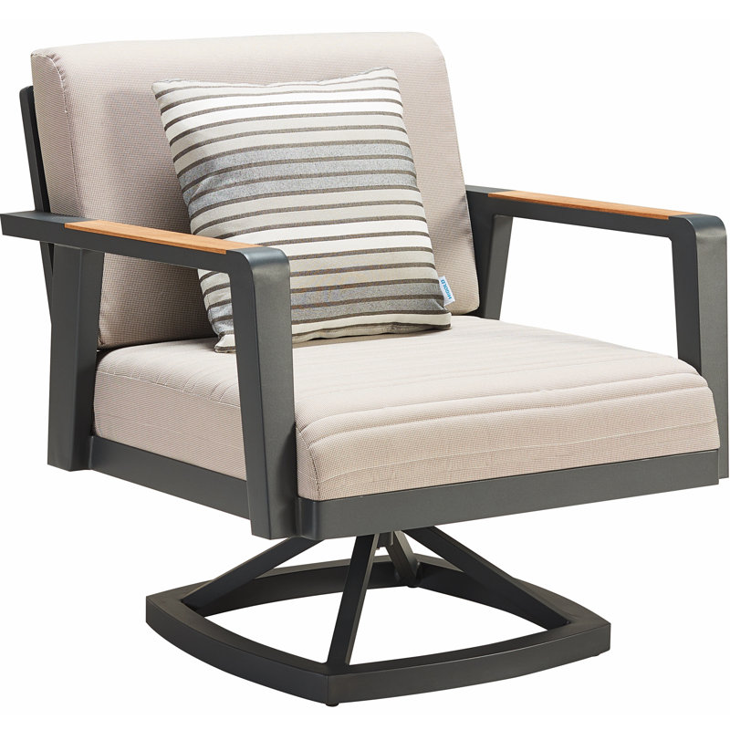 Emoti Swivel Outdoor Lounge Chair