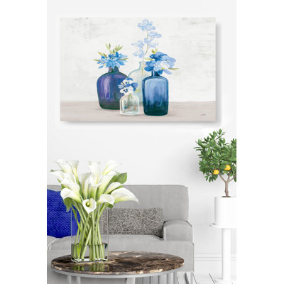 Bouteilles bleues de cobalt, pot, fleurs, bouquet, sur table, chalet, bleu, indigo, vert, blanc