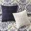 Courtepointe réversible avec coussins, bleu marine / brun clair / grand. Mise à jour de la courtepointe à motif cachemire 100% microfibre. Revers beige. 1 2 taies décoratives, 3 coussins décoratifs. Lavable à la machine, bleu marine / brun clair, motif, surpiqué.