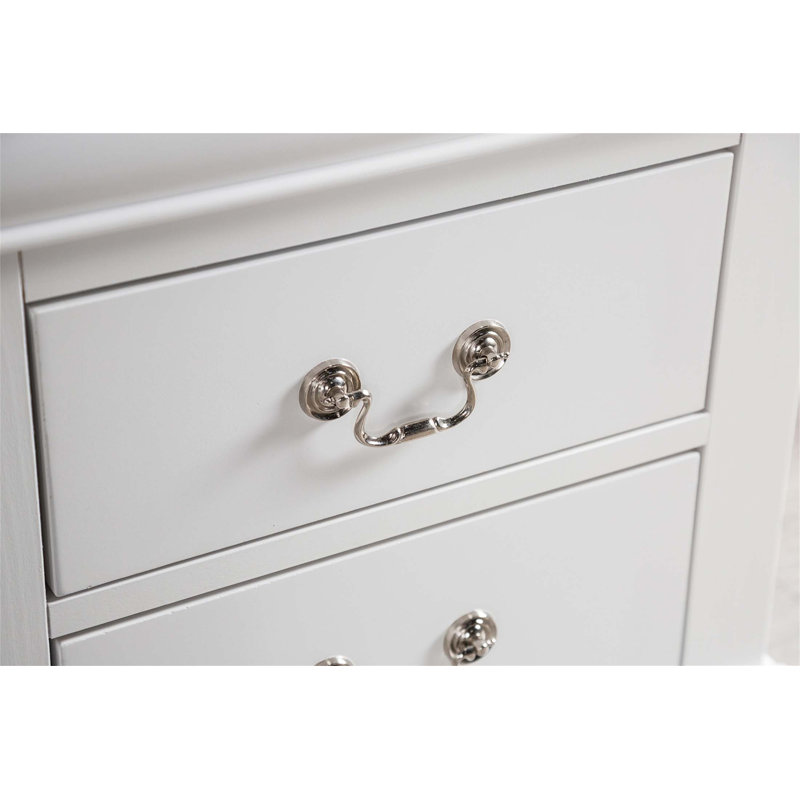 Commode de style transitionnel avec pieds de support, étui anti-poussière et tiroirs à queue d'aronde anglaise pour un rangement élégant dans la chambre à coucher
