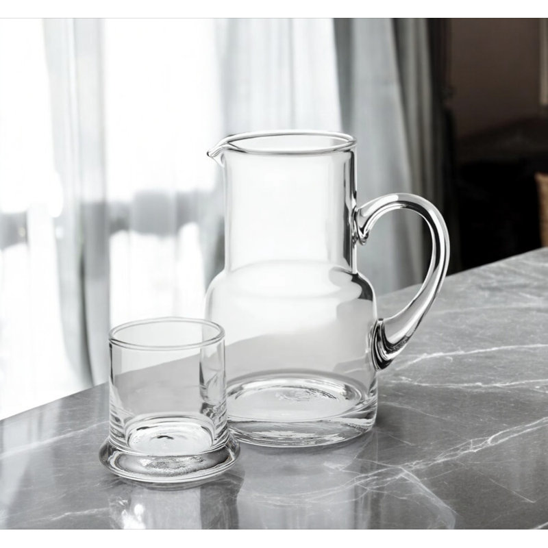 Ensemble de deux carafe en verre transparent sans pied et verre