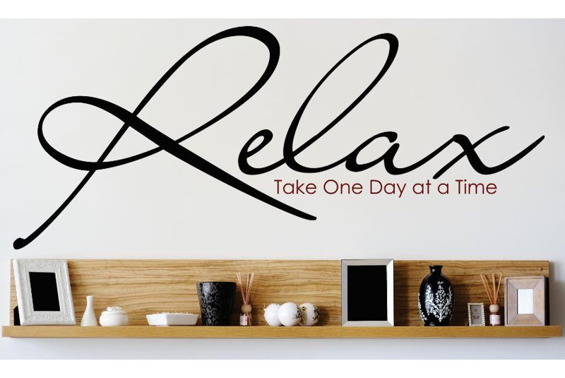 Décalcomanie murale Relax Take One Day At a Time, Noir / Rouge, H 8 po x l 20 po x P 0,16 po