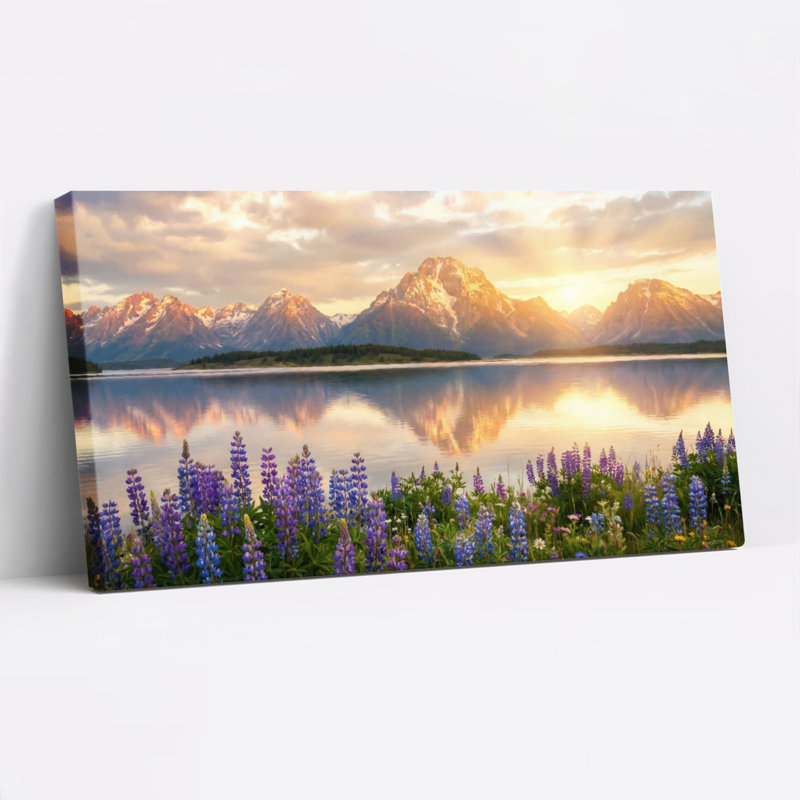 Ensemble de 1 tableau sur toile tendue représentant un lac de montagne et des fleurs violettes, H 20 po x l 40 po