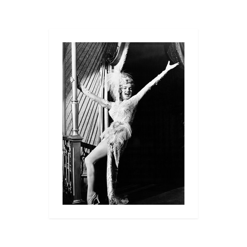 Marilyn Monroe chantant et dansant - photographie non encadrée, H 10 po x l 8 po