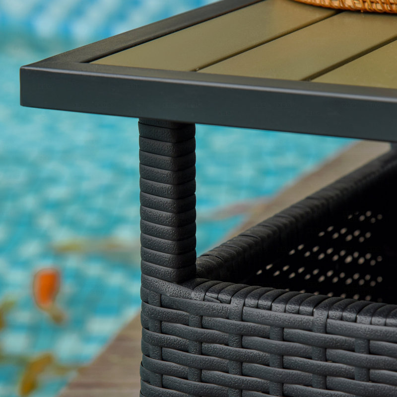 Table d'appoint 22 po en osier de rotin avec structure en acier, trou pour parasol, sac de sable