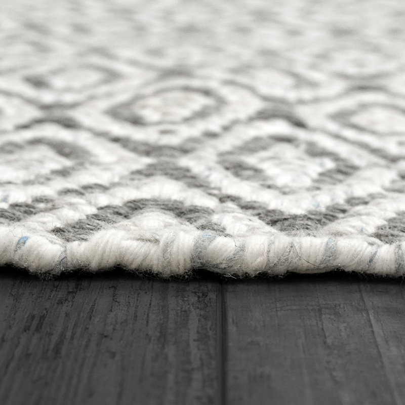 Tapis géométrique gris / ivoire / denim tissé à plat à la main Amorra, 5 x 8
