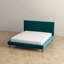 Grand lit plateforme en velours Dillon
