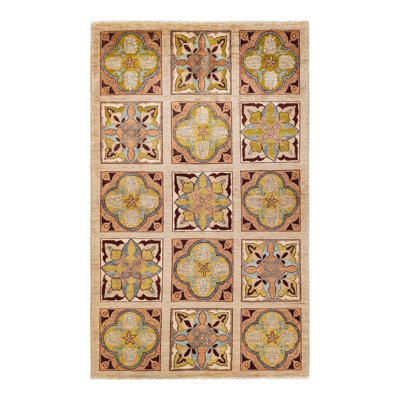 Tapis unique noué à la main à motif éclectique Semyra - doré, 5 pi x 8 pi