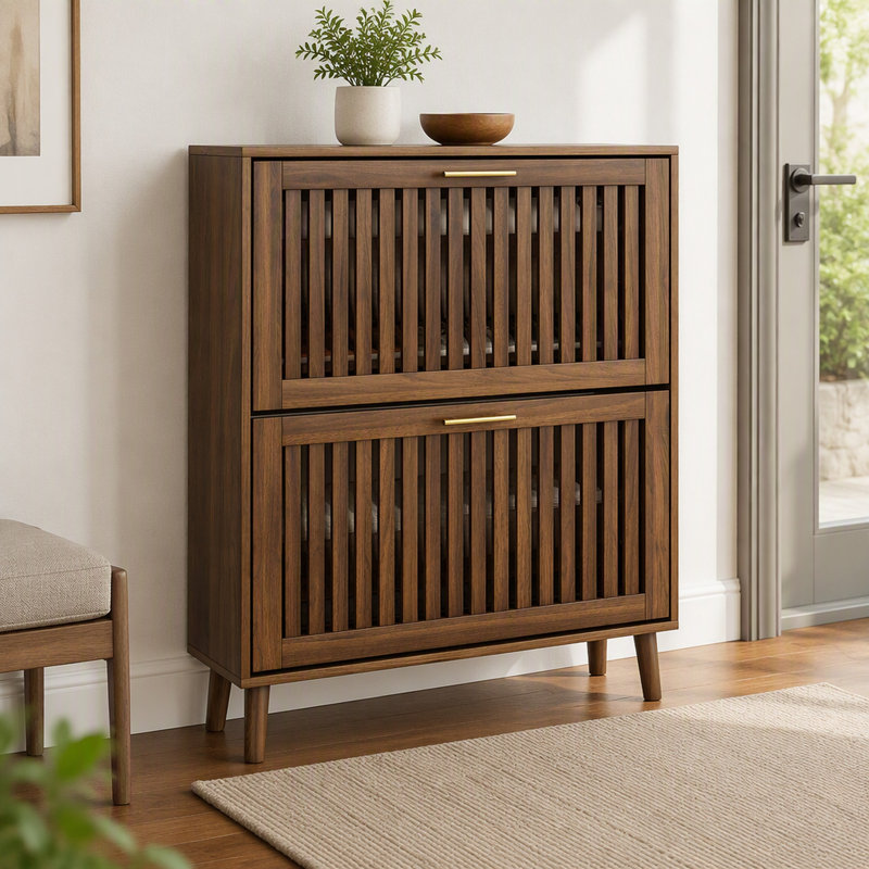 Meuble à chaussures de 80 cm (31,5 po), en bois de noyer, de style médiéval moderne avec façade cannelée et 2 tiroirs rabattables, pour entrée ou couloir.