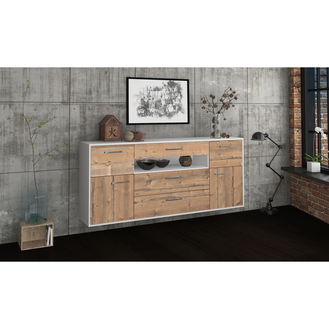 Das Sideboard Barri hat Metallgriffe und die Maße 180 cm x 79 cm x 35 cm.