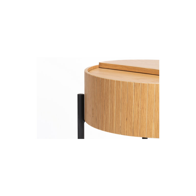 Table de bout à quatre pieds avec rangement