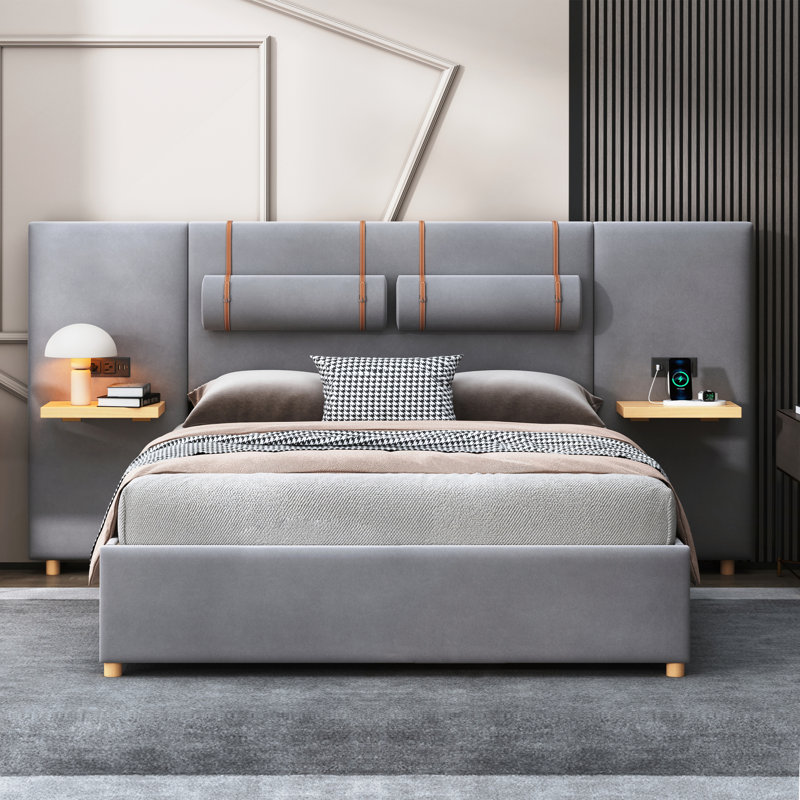 Grand lit plateforme tapissier avec ports de charge et tablettes de rangement