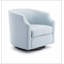 Chaise d'appoint en polyester bleu clair, confortable et polyvalente pour lire, se reposer et recevoir des invités.