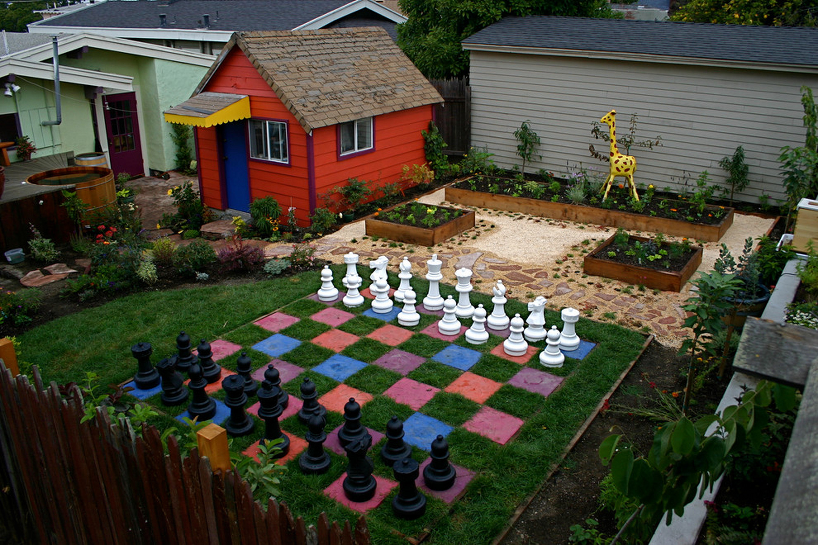 Garden Giant Plastic Chess Pieces - ROOK