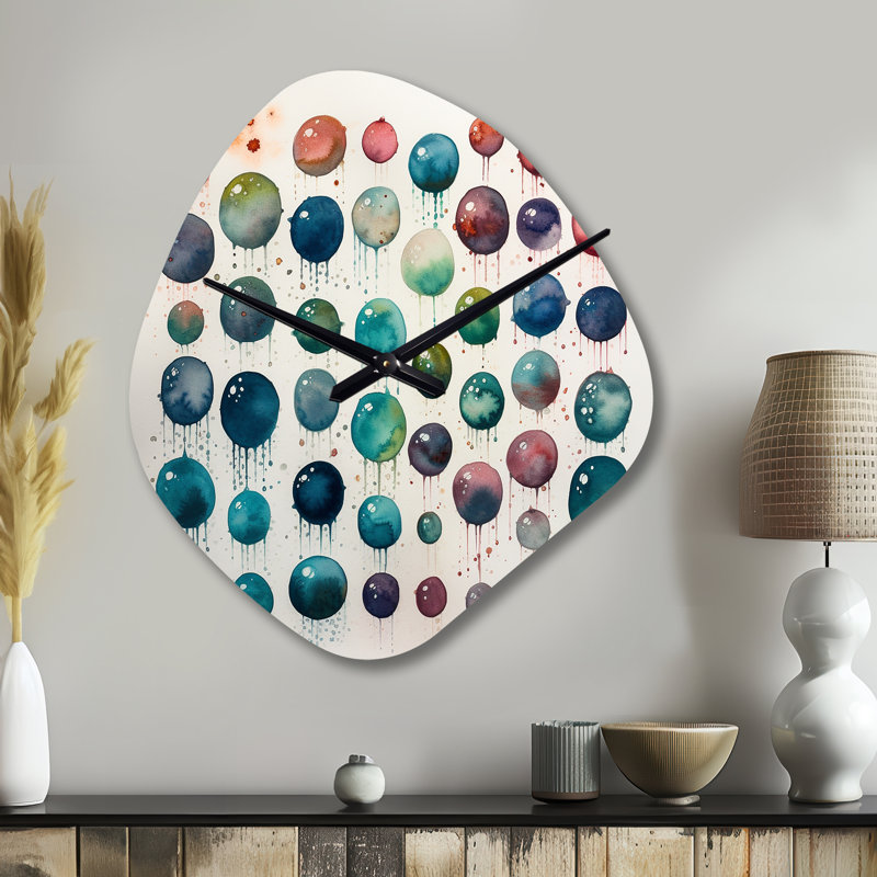 Exploration des profondeurs de la fluidité verte I - Horloge murale en métal de forme unique minimaliste, impression d'horloge asymétrique verte