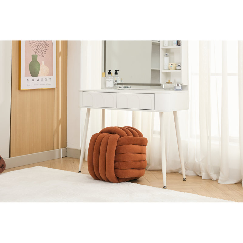 Élégant tissu chenille orange pour des sièges confortables. P 19,29 po x l 17,35 po, 14,96 lb Housse, rembourrée de mousse, cadre en bois, capacité de 250 lb, espaces intérieurs modernes faciles à utiliser et à nettoyer. Orange