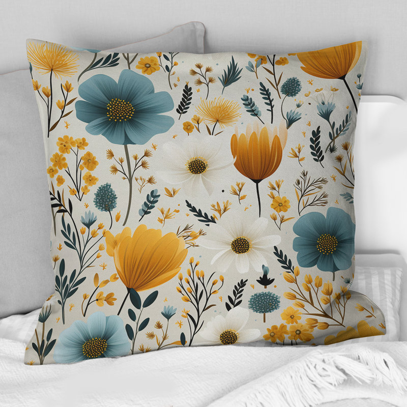 Coussin décoratif jaune et bleu avec fleurs nordiques Serenity, H 16 po x l 16 po