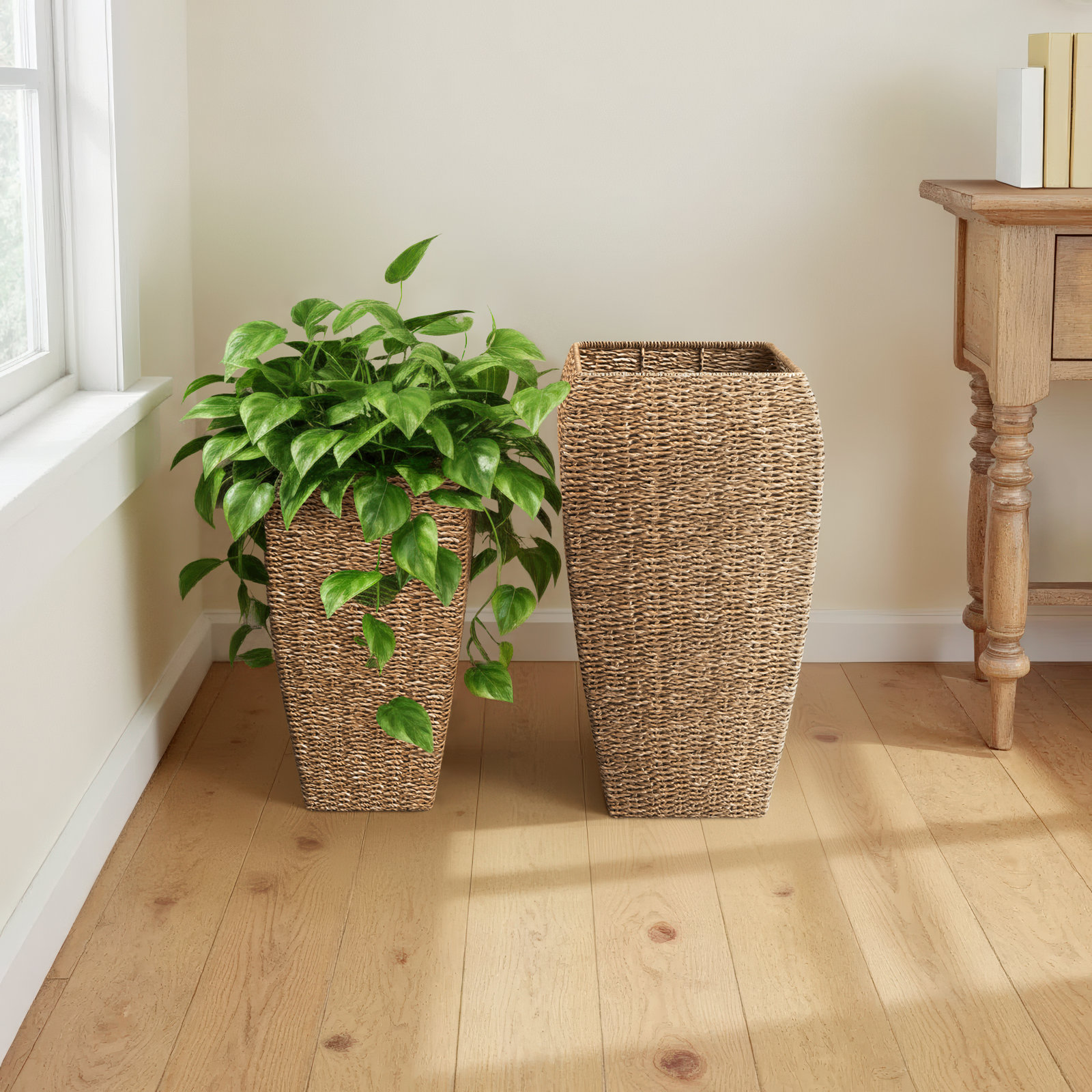 Vidor 16" Pot Planter