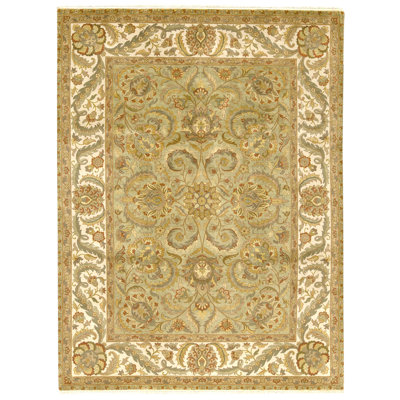 Tapis vert clair et ivoire noué à la main de haute qualité
