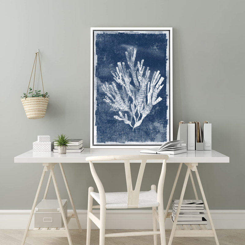 «Faded White Underwater Coral» sur, Blanc, H 36 po x l 24 po
