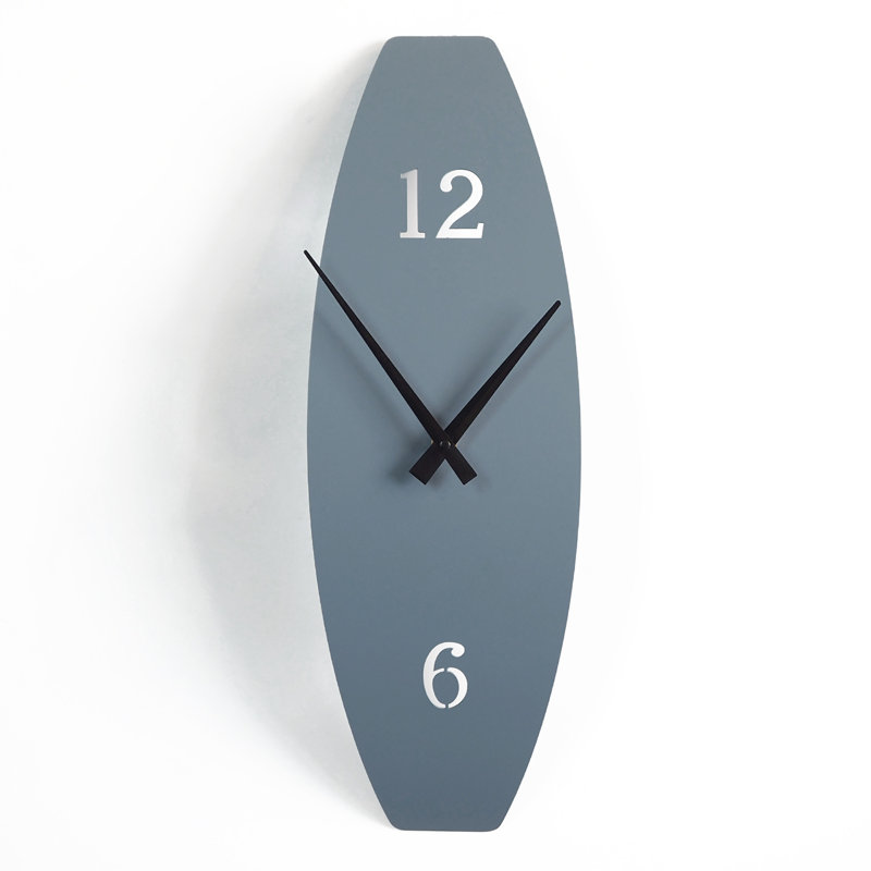 Horloge murale moderne en métal Curve of Time , Médium, Bleu côtier