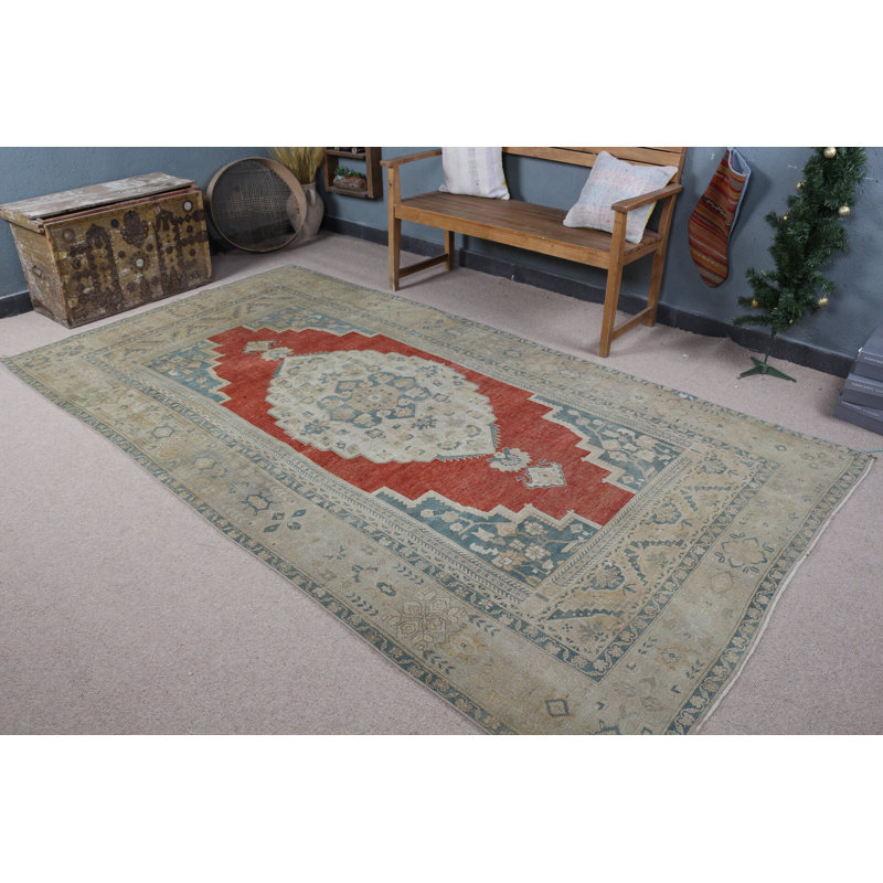 Le grand tapis Oushak est idéal pour rehausser la beauté de votre salon avec son charme turc