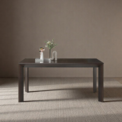 Bureau simple en bois massif avec une surface spacieuse
