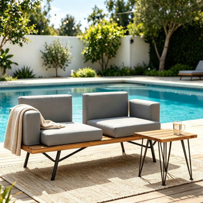 Ensemble de causeuse d'extérieur moderne en bois d'acacia pour 2 personnes avec table basse, structure en métal et coussins hydrofuges pour terrasse, porche et cour arrière Ozana