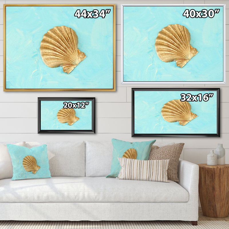 Coquillage doré sur bleu clair - reproduction sur toile, H 30 po x l 40 po, Cadre flottant noir