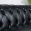 Canapé Chesterfield en polyuréthane à accoudoirs roulés.-1587581828-1584347165