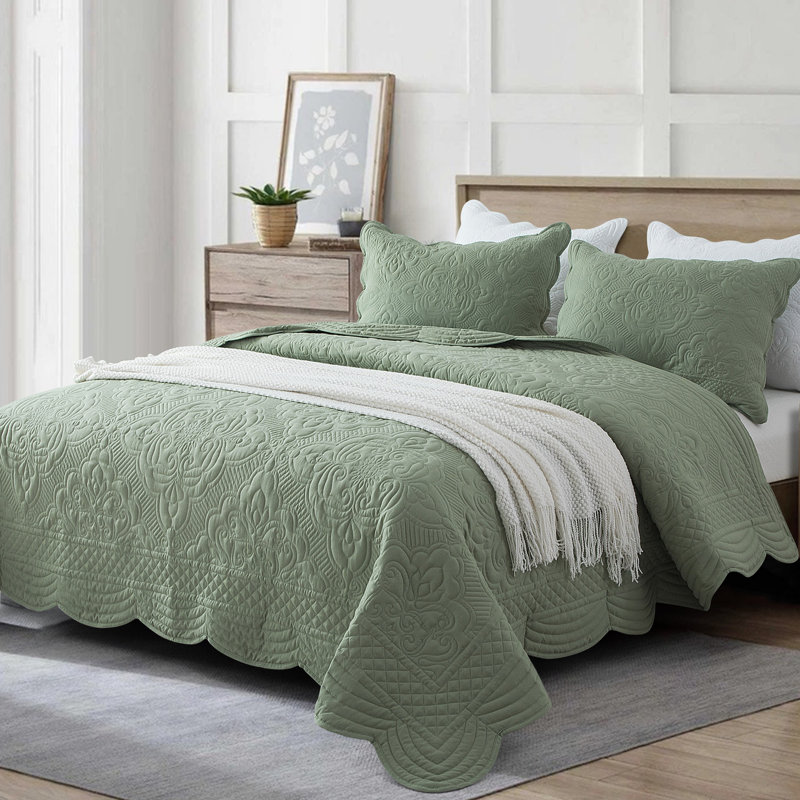 Washed Microfiber Scalloped Edge Quilt Set 3 Pieces Embroidered Damask Bedspread Set, Queen, Green