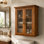 Armoire de rangement murale amovible à deux portes avec panneaux de verre et tablettes réglables Yarissa