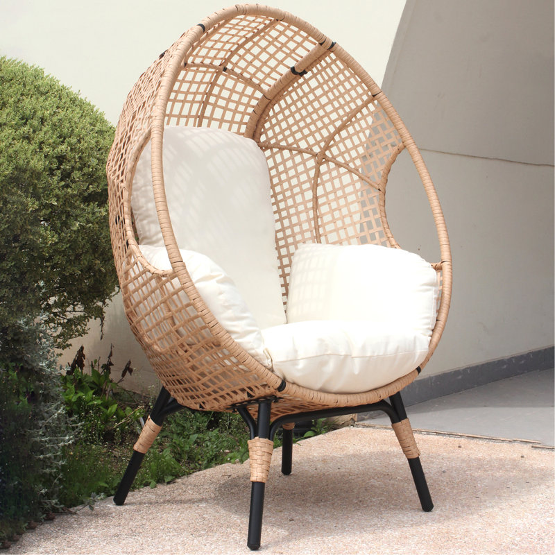 Fauteuil de patio en osier tissé PE avec coussin en rotin de couleur naturelle beige