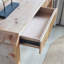 Console rustique en bois avec tiroir - Design minimaliste, texture nervurée et finition naturelle