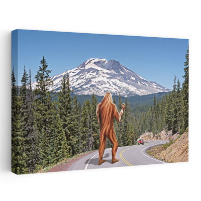 Vue arrière d'un Sasquatch faisant de l'auto-stop en Oregon aux États-Unis