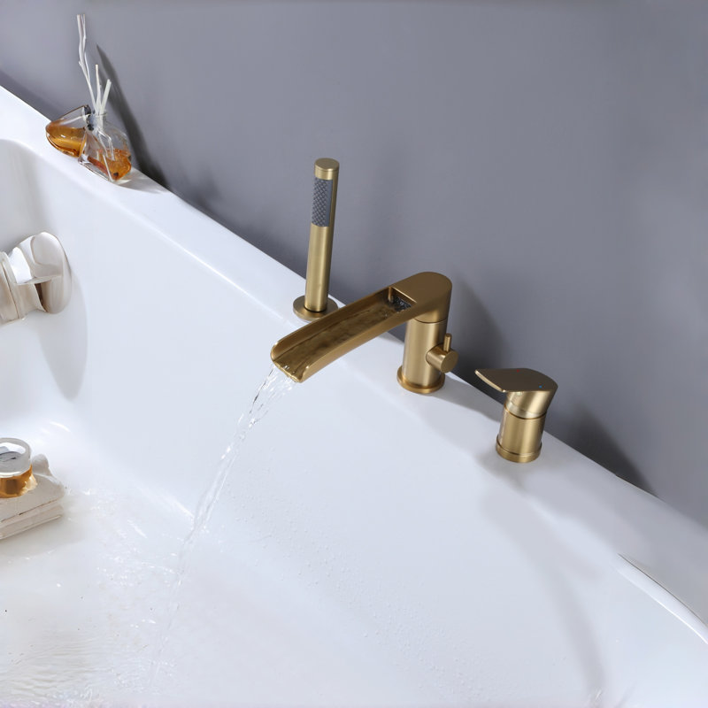 Brass Bathtub Faucet with Modern Design