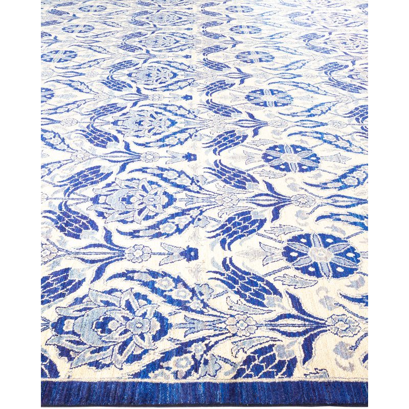 Tapis unique bleu / ivoire noué à la main Tyreck Suzani 11 pi 10 po x 20 pi 9 po